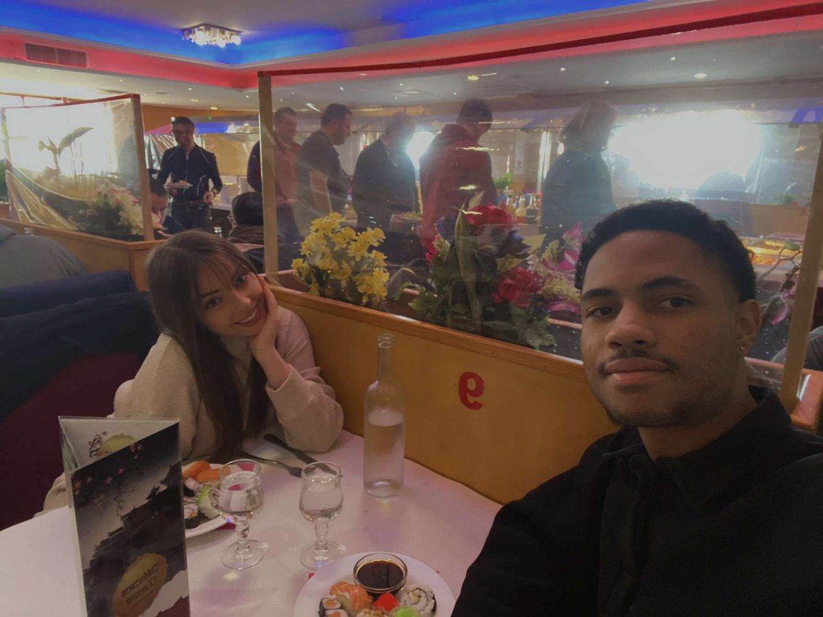 LaunSSJ's tweet image. J&apos;ai emmené ma meuf au restau pour fêter l&apos;ouverture de #BudokaiTenkaichi4 ❤️❤️🤩