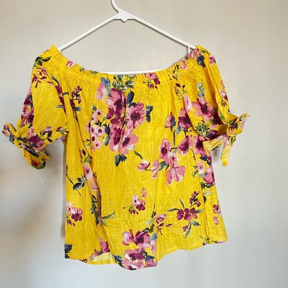 mariahigdon7's tweet photo. So good I had to share! Check out all the items I'm loving on @Poshmarkapp #poshmark #fashion #style #shopmycloset #bigstar: https://t.co/n9E5vZoAQM https://t.co/Dy9sDWtQLw