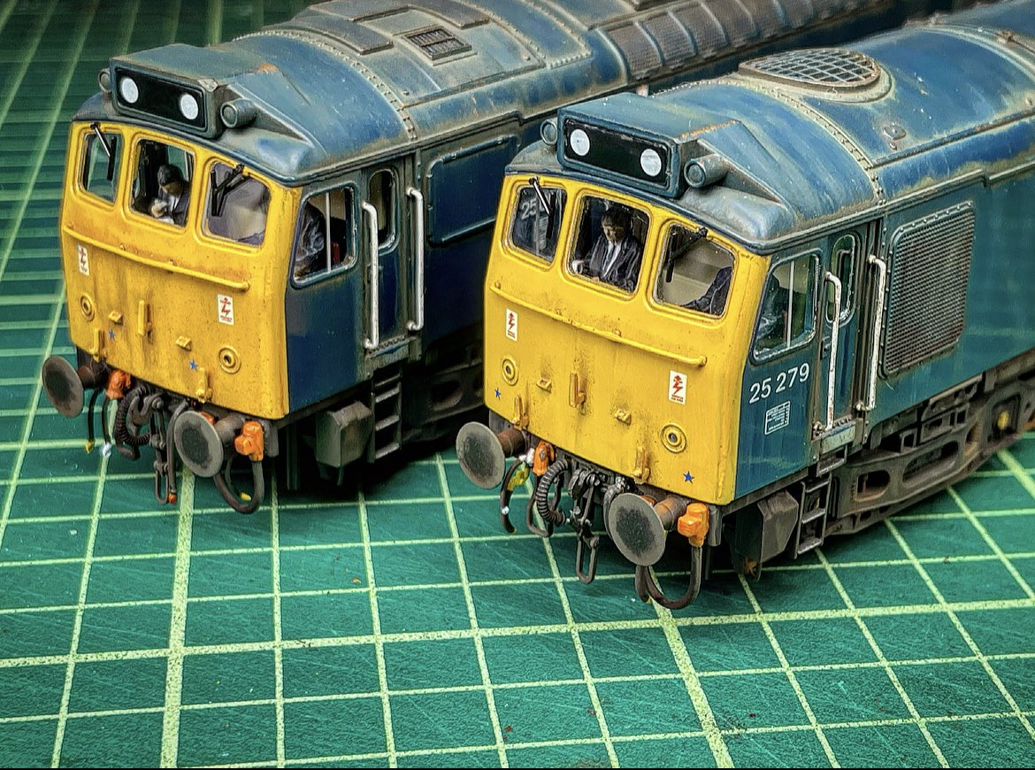 CradleyBridge's tweet image. Starting off the week by turning the workbench blue. These 3 Bachmann models are the first I ever bought. Been in a box for years so bought them up to spec and detailed/weathered the hell out of them 😉 #TMRGUK #Class25 #Class24 #Sulzer