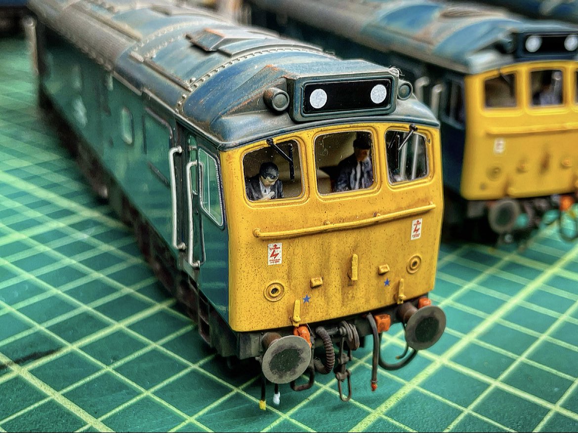 CradleyBridge's tweet image. Starting off the week by turning the workbench blue. These 3 Bachmann models are the first I ever bought. Been in a box for years so bought them up to spec and detailed/weathered the hell out of them 😉 #TMRGUK #Class25 #Class24 #Sulzer