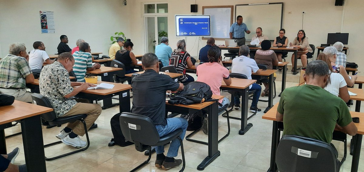 #Hoy, funcionarios del Comité Provincial del <a href="/PartidoPCC/">Partido Comunista de Cuba</a> en La Habana, intercambiaron con nuestros profesores de Historia y Marximo-Leninismo sobre su rol en la batalla ideológica en las universidades, la calidad de las clases y el aporte en la formación del claustro. <a href="/CubaMES/">MES</a>