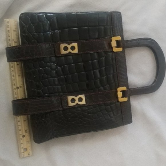 PhoenixGravy's tweet photo. So good I had to share! Check out all the items I'm loving on @Poshmarkapp from @RobinRy1963 #poshmark #fashion #style #shopmycloset #lancel #anewday #joa: https://t.co/39jW4r3L4A https://t.co/T9L8xwMGHU