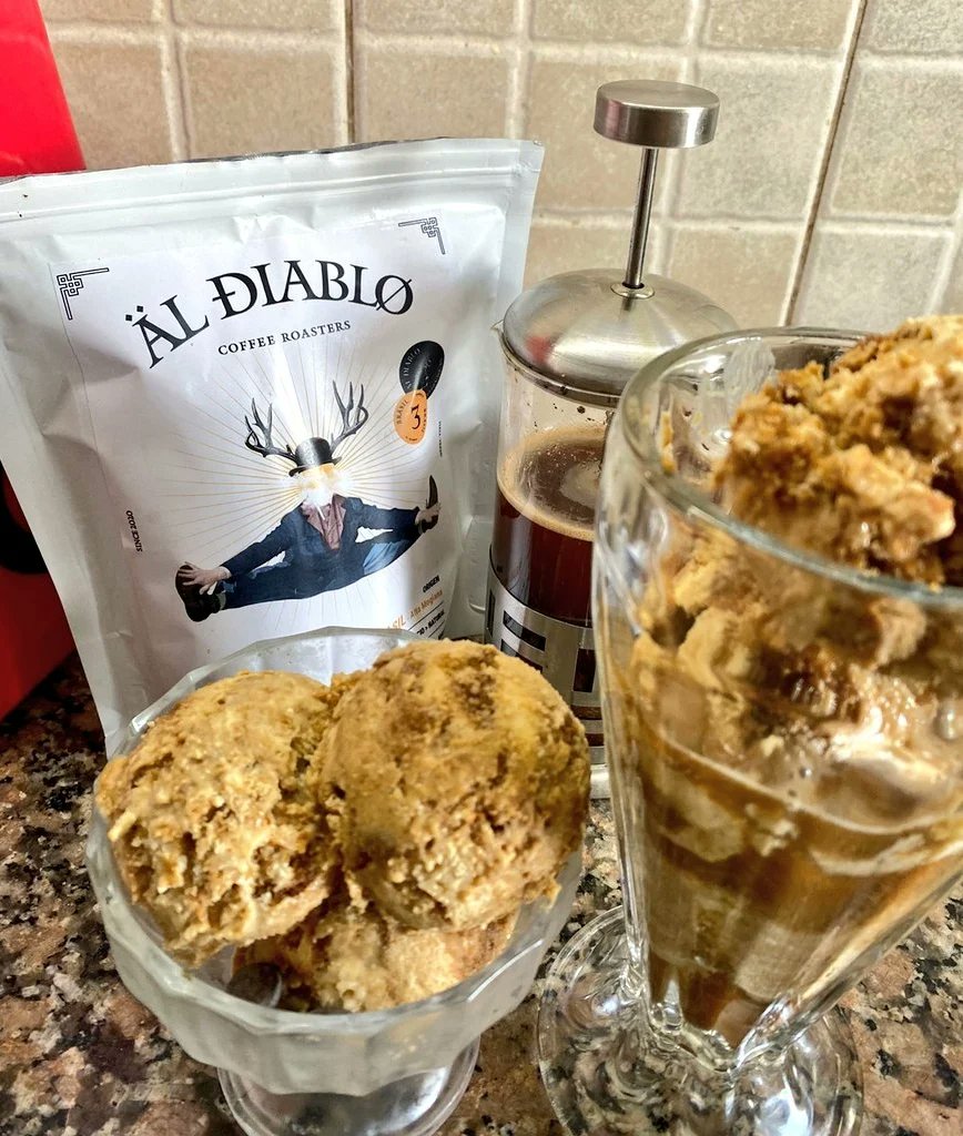 Te dejo en este hilo todas las recetas de HELADOS que hicimos hasta ahora . Almendrado, Sambayón, Cadbury de Yogurt de Frutillas, Tiramisu, Banana Split. Granizado, Dulce y Mascarpone y más 

Cremas heladas rápidos y faciles. 
Si te gusta dame RT!