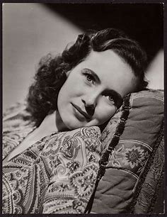 #DOTD 3/6/2005-#TeresaWright was the only performer to be nominated for Oscars for her first three films. #FilmNoir:  The Little Foxes (41) Shadow of a Doubt (43) The Capture (50) The Steel Trap (52) Count the Hours (53)