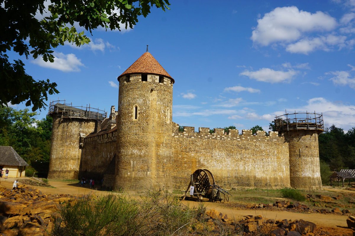 trad idiots are close to saying it's impossible to build medieval cathedrals and castles, but the difference is just that the price of labor used to be low but today it's high. If you want to see what you can do with modern grad students, check out Château de Guédelon