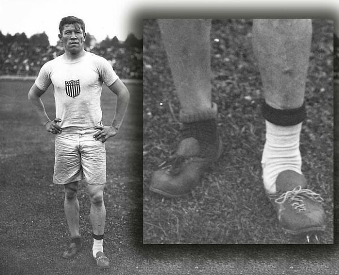 Em 1912, Jim Thorpe, um norte americano, teve seus tênis roubados na manhã de seus eventos olímpicos de atletismo.
Ele encontrou este par de sapatos incompatíveis no lixo e correu com eles, ganhou duas medalhas de ouro olímpicas naquele dia.

#olympics #sporthistory