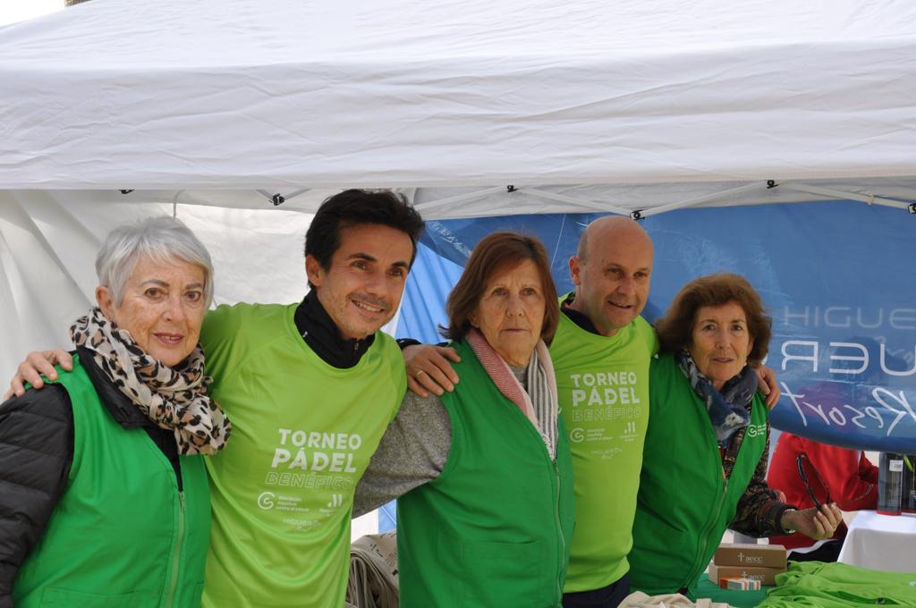 Éxito de participación y de organización en el Torneo de Pádel que @HigueronResort organizó este fin de semana a beneficio de la sede de Fuengirola. Felicidades a los ganadores y nuestro agradecimiento a @estherarroyo_ por conducir la entrega de premios. #TodosContraElCáncer