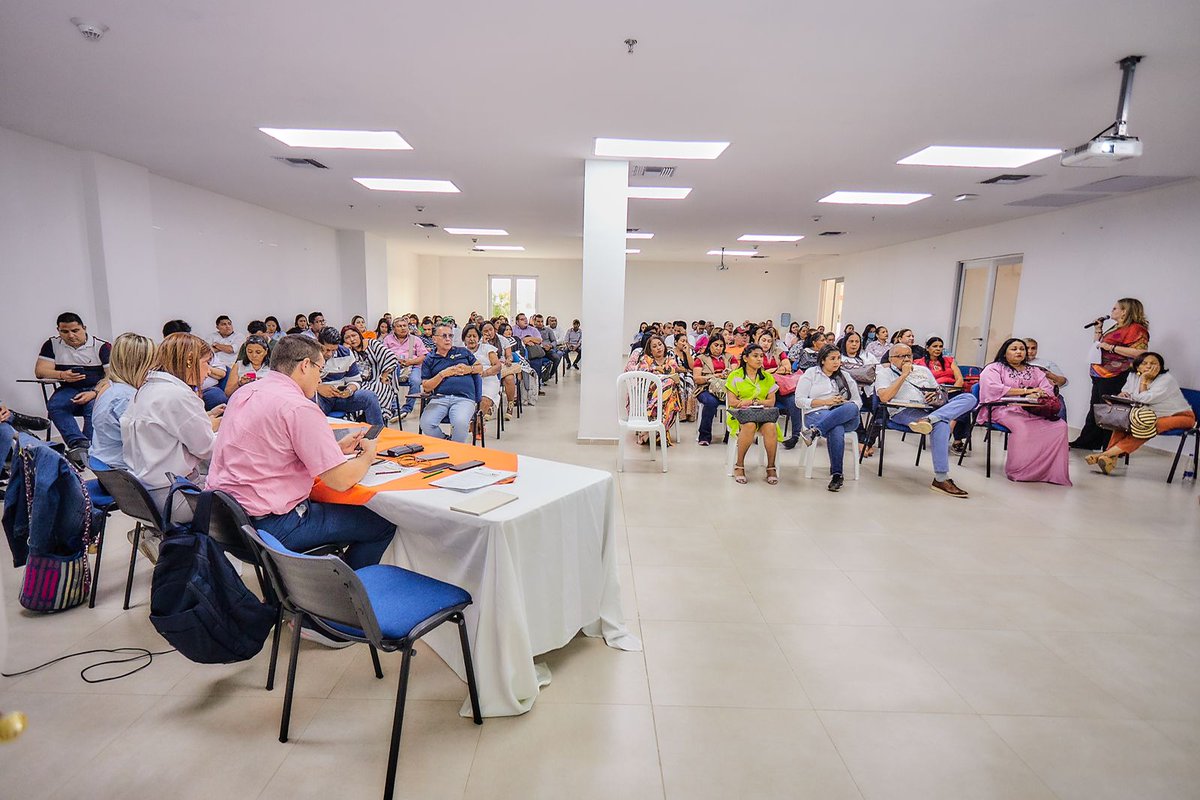 ICBFColombia's tweet photo. 🟢#AEstaHora La dir. general (e), @AAstrideliana, sostiene diálogo constructivo con los operadores de primera infancia del dpto. de #LaGuajira, para generar acuerdos donde la atención esté enfocada en la garantía de los derechos de la niñez y  reconstrucción del tejido social. https://t.co/3QAH5af6mO