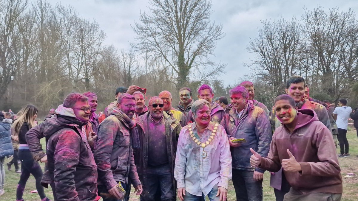 <a href="/HCI_London/">India in the UK</a> attended Holi celebration on 5 March organised by community members of Dartford, supported by Dartford Borough Council. Mr. Gareth Johnson, MP, Cllr. Paul Cutler, Mayor Dartford Borough Council &amp; others joined in. ⁦<a href="/VDoraiswami/">Vikram Doraiswami</a>⁩ ⁦<a href="/sujitjoyghosh/">Sujit Ghosh</a>⁩ ⁦