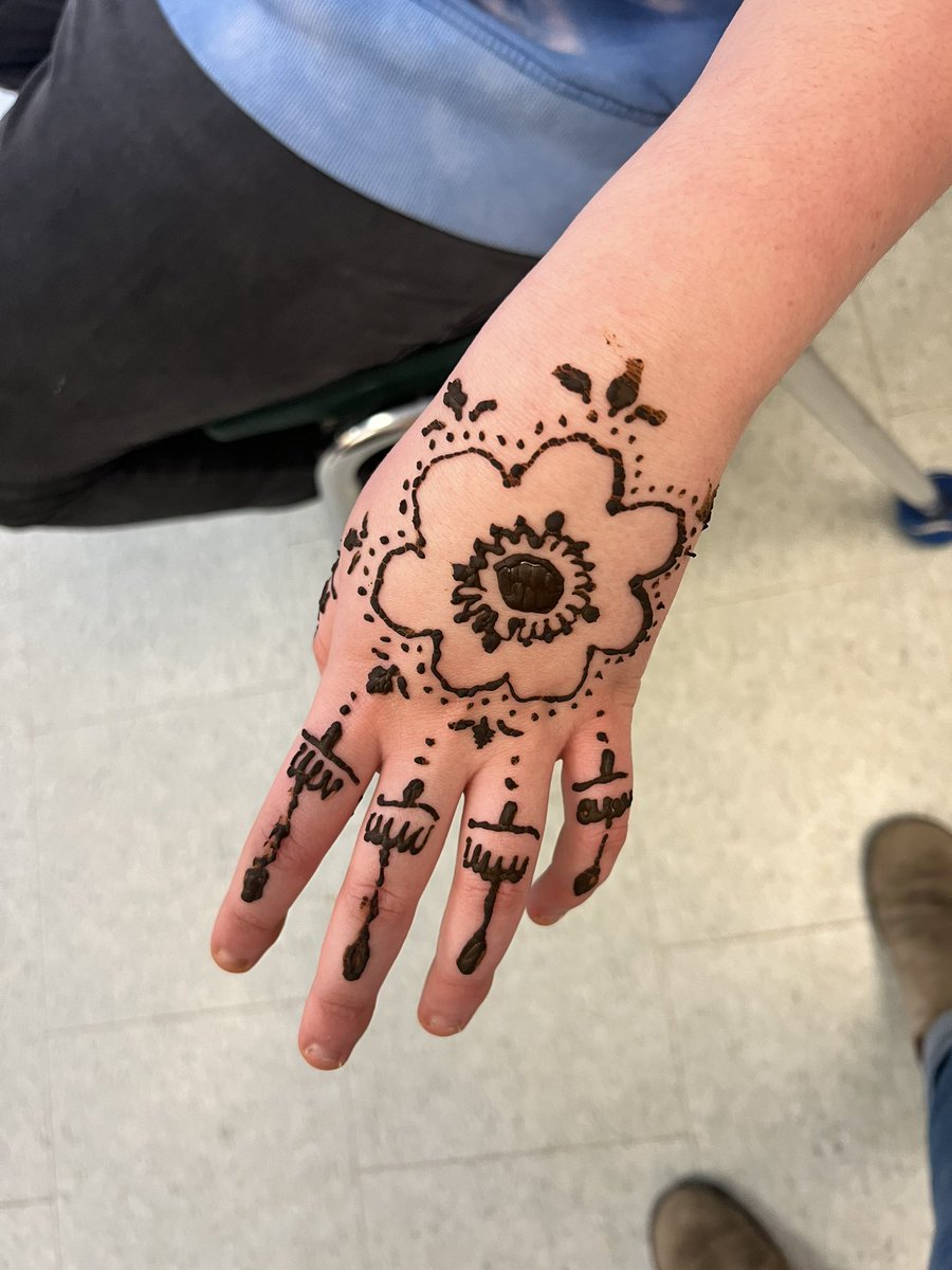 #itstarts with taking the time to learn. At Bear Creek we are so lucky to have our South Asian club who share and teach us about their cultural traditions including music, dance and Henna. Thank you to our student leaders! @SCDSB_Schools @SCDSBequity @jeremy_oxley @simcoecounty