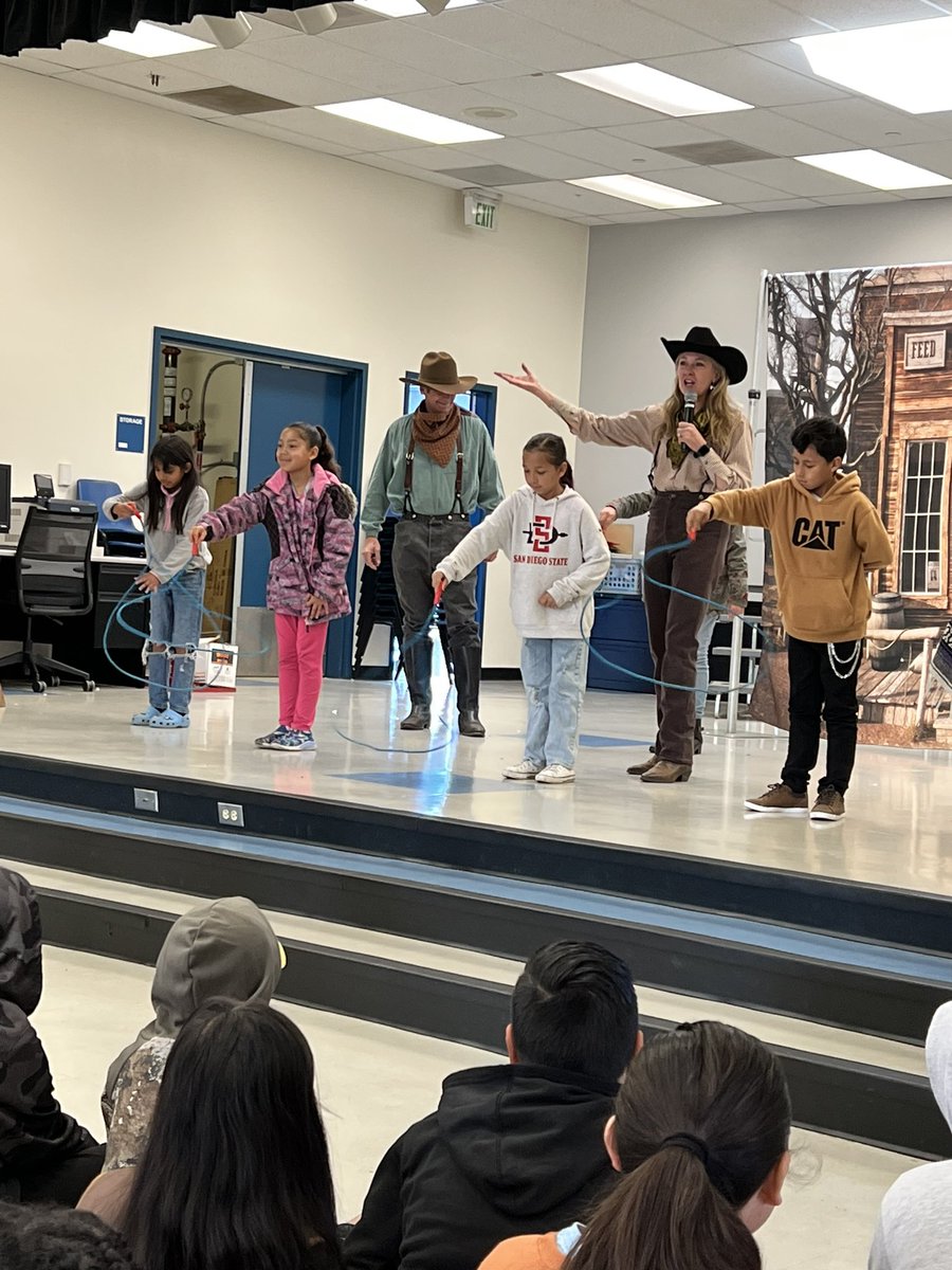 MrsGrajeda4's tweet photo. 4th graders had a blast on Gold Rush Day (our on campus field trip)! @Columbia_VVUSD https://t.co/p20sU14lFR