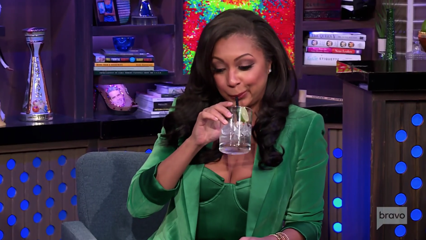 queensofbravo's tweet photo. Eboni finally made it onto a Real Housewives reunion and her expressions while Andy was questioning Robyn had me screaming! #RHOP https://t.co/JrW5NKFm2z