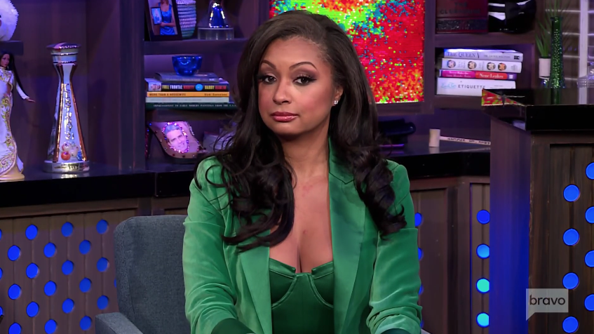queensofbravo's tweet photo. Eboni finally made it onto a Real Housewives reunion and her expressions while Andy was questioning Robyn had me screaming! #RHOP https://t.co/JrW5NKFm2z