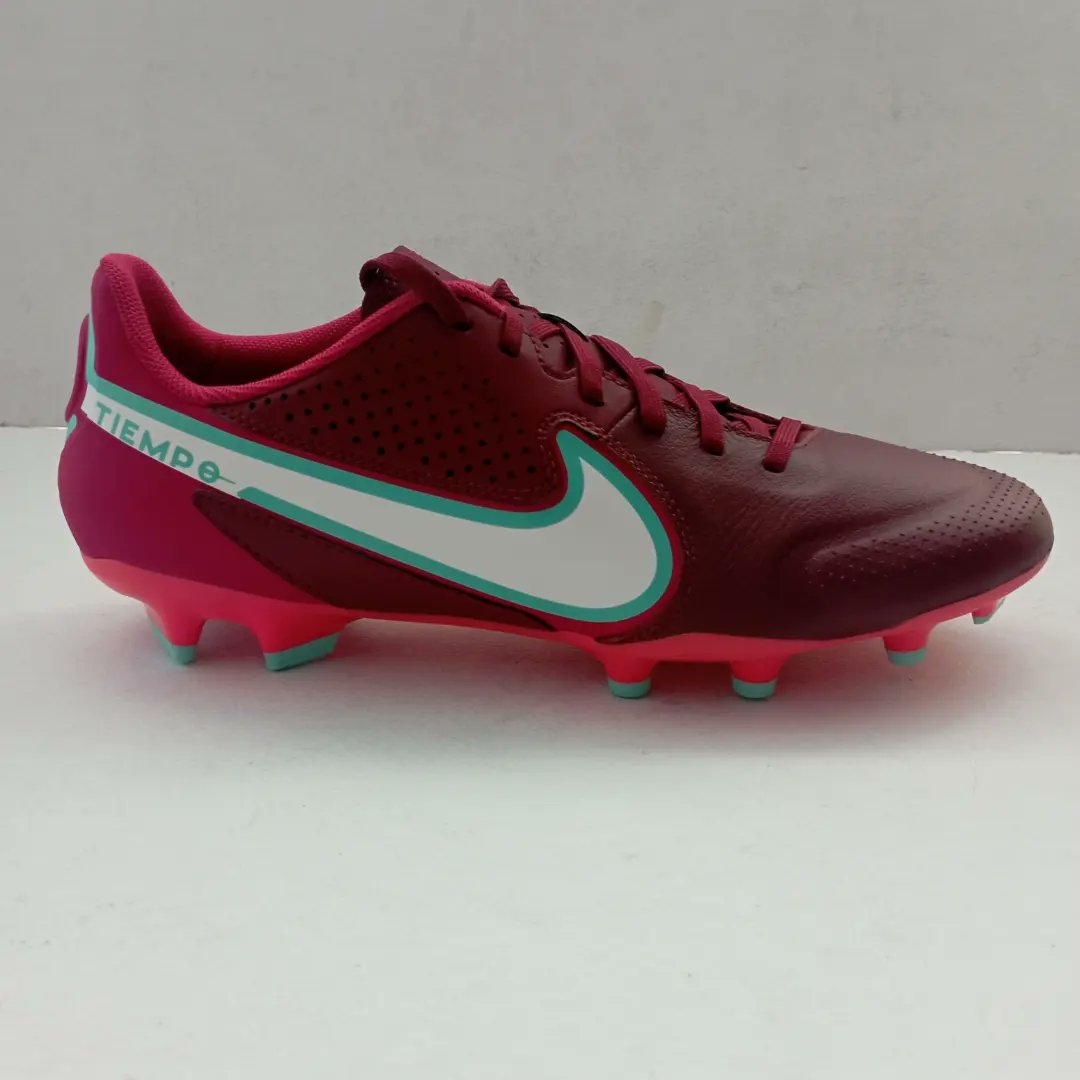 Aniveldecancha8's tweet photo. Pura perfección 😍

Nike tiempo legend 9 academy Fg 😃

#Kueskypay #ecommerce #Aplazo  #soccerboots #futbol #futboleros #amoelfutbol
#amoelfutbol #nikeshoes #niketiempo https://t.co/V8ImN8yrz2