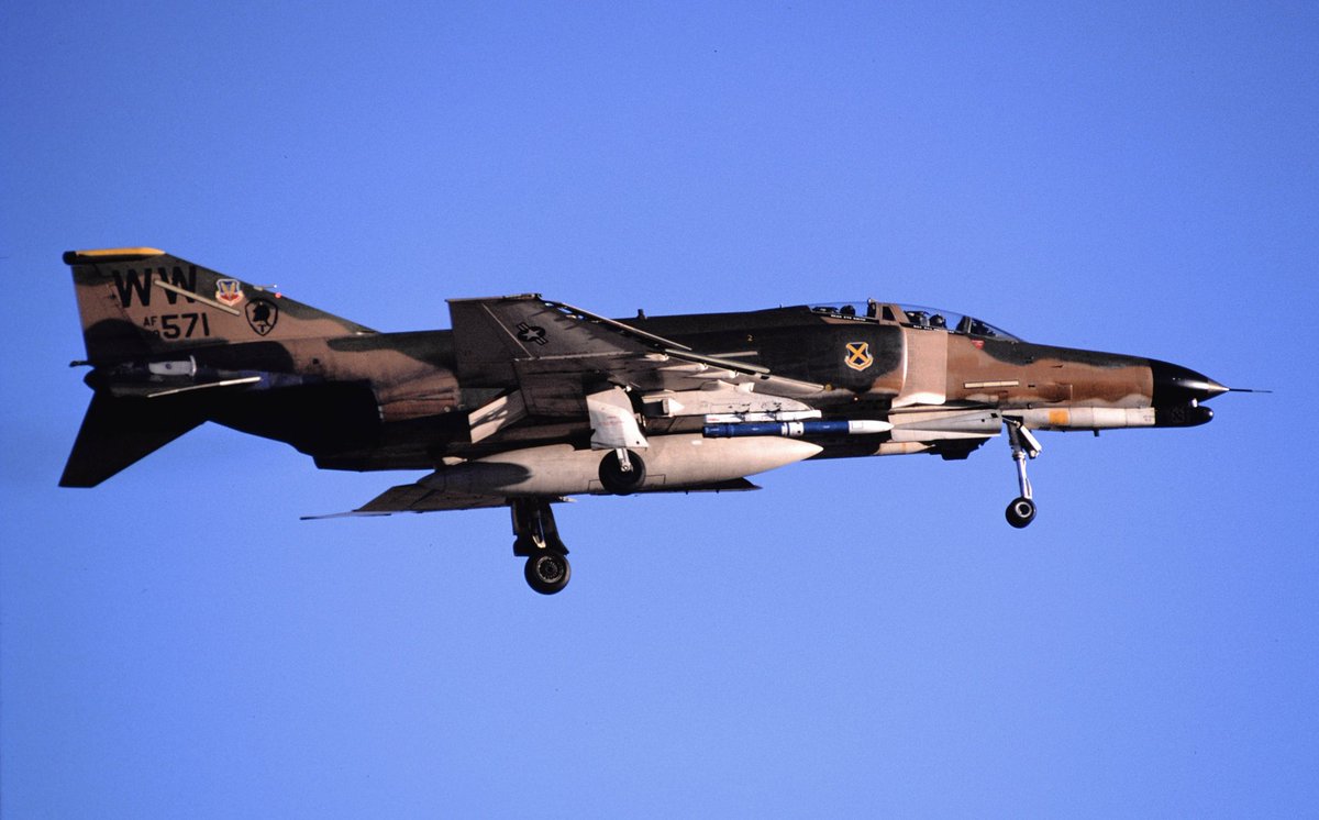 #37の日 NELLIS AFB NV F-4G
561TFTS 37TTW WWyw 69-7571
Redflag 1-82 Nov.1981。
