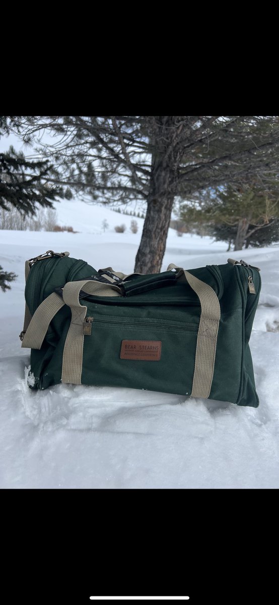 ArgusJockey's tweet photo. @litcapital @bigtitstrades @oof12345678902 Selling this bag for $9,999 after acquiring for $5 in ski town this morning. DM open https://t.co/JbG2gF8ZUW