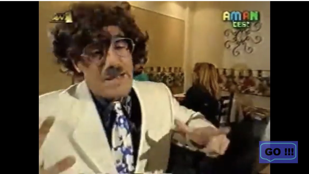 apablaze's tweet photo. Και για να ’χουμε καλό ρώτημα, ο Κανάκης που ψέγει, ειρωνεύεται, δικάζει πρόσωπα και καταστάσεις, υποτιμώντας και χειραγωγώντας το κριτήριό μας, με ποια ακριβώς ιδιότητα το κάνει;

Με αυτή του ✔️παρουσιαστή (ψυχαγωγικών εκπομπών), με αυτή του ✔️επιχειρηματία (ιδιοκτήτη μαγαζιών εστίασης), με αυτή του ✔️di και ραδιοφωνικού παραγωγού; 

Ή μήπως μας κρίνει με το θράσος του ➖ημιμαθή ➖αλαζόνα ➖φωτεινού παντογνώστη, που επειδή βγαίνει στην TV, θεωρεί αυτονόητο το δικαίωμά του να αποφασίζει, ανεξαρτήτως από το μορφωτικό, πολιτιστικό, επαγγελματικό του υπόβαθρο για τα σωστά, τα λάθη, την αλήθεια και το ψέμα σε ατομικό και συλλογικό επίπεδο; 

Μια καλή ιδέα θα ήταν να κάνουμε και μια δεύτερη σκέψη σε ό,τι ακούμε, συμμεριζόμενοι και την παράμετρο «από ΠΟΙΟΝ το ακούμε».

Κάπου ώπα με τους παντογνώστες τηλεδικαστές και το ναρκισσιστικά φουσκωμένο τους «Εγώ» που μεγεθύνει από ανοησία σε ντιρεκτίβα την αποψάρα τους!

#rafioarvyla