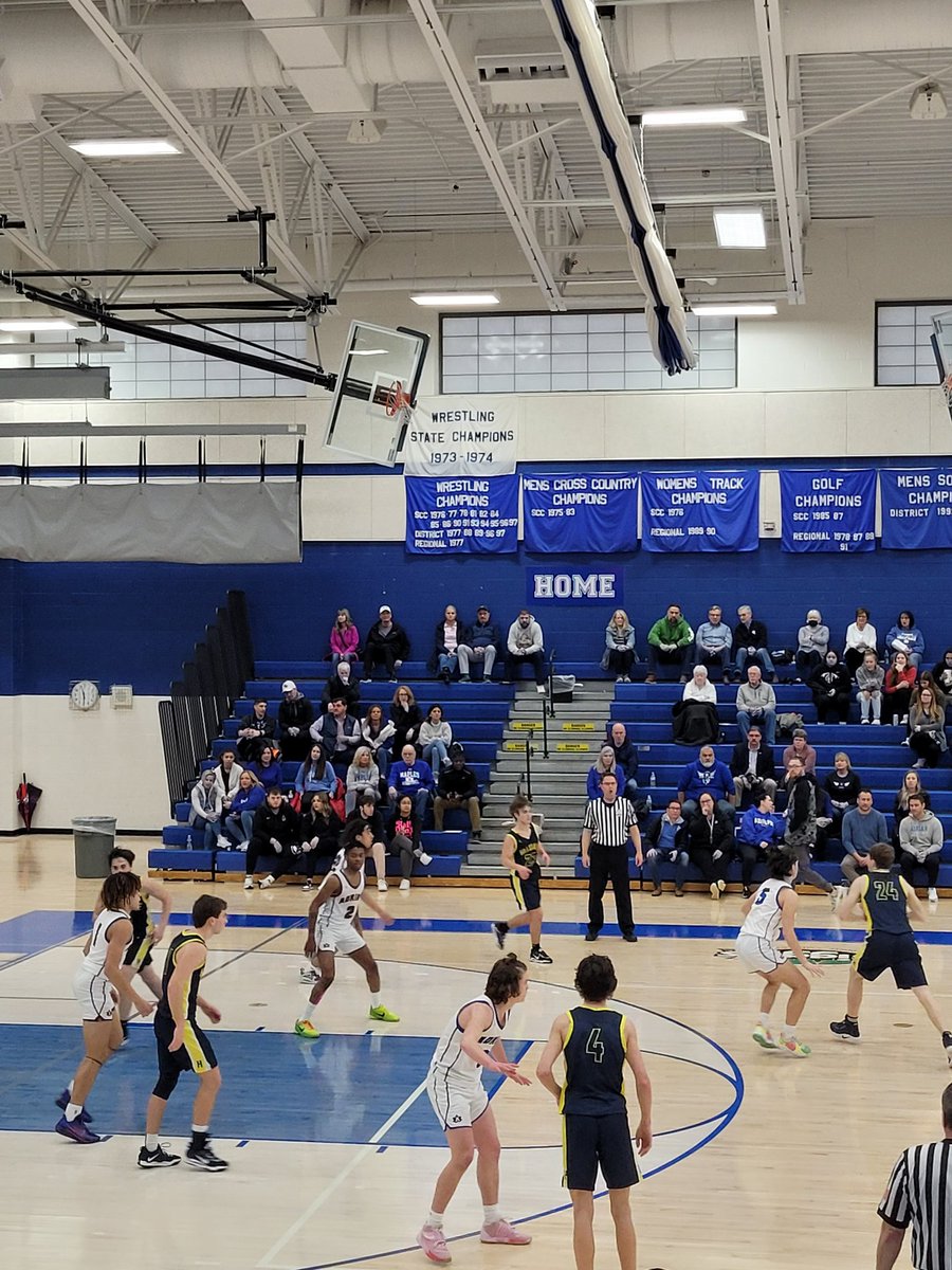 Robs_Life_2's tweet photo. Halftime #BVBB ππ @MaplesBoysbball lead 39-18 vs @HillsdaleSchool @MHSAA @lenaweesports @wlen1039 @965TheCave @MLiveSports @maples_adrian Top Scorers For AHS @STEVIEMVP23 13pts @amarion_ficklen 12pts #DeKeyser 7pts and Perez 5pts https://t.co/FhGz9JqzuU