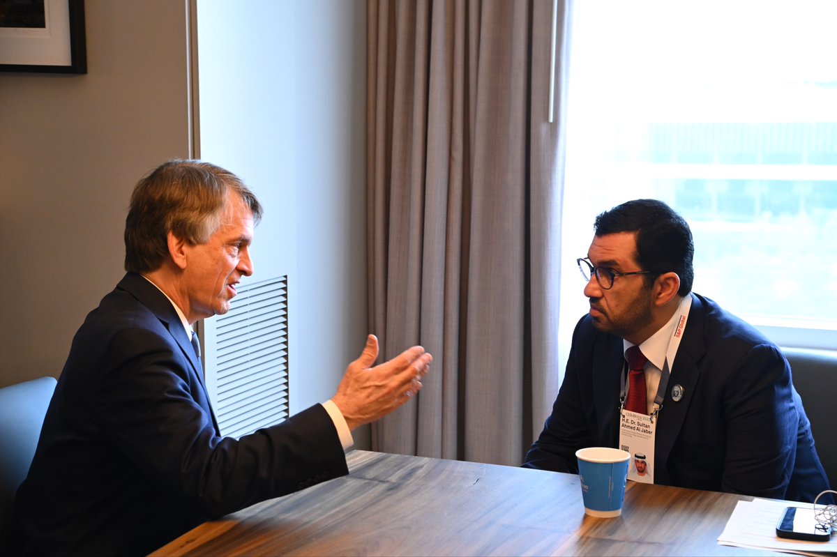 #COP28UAE President-Designate #DrSultanAlJaber met with <a href="/ColumbiaUEnergy/">Center on Global Energy Policy</a> Inaugural Fellow, @Dsandalow.

They discussed achieving net-zero emission goals through technological advancement, research development, and energy-focused #ClimateSolutions.