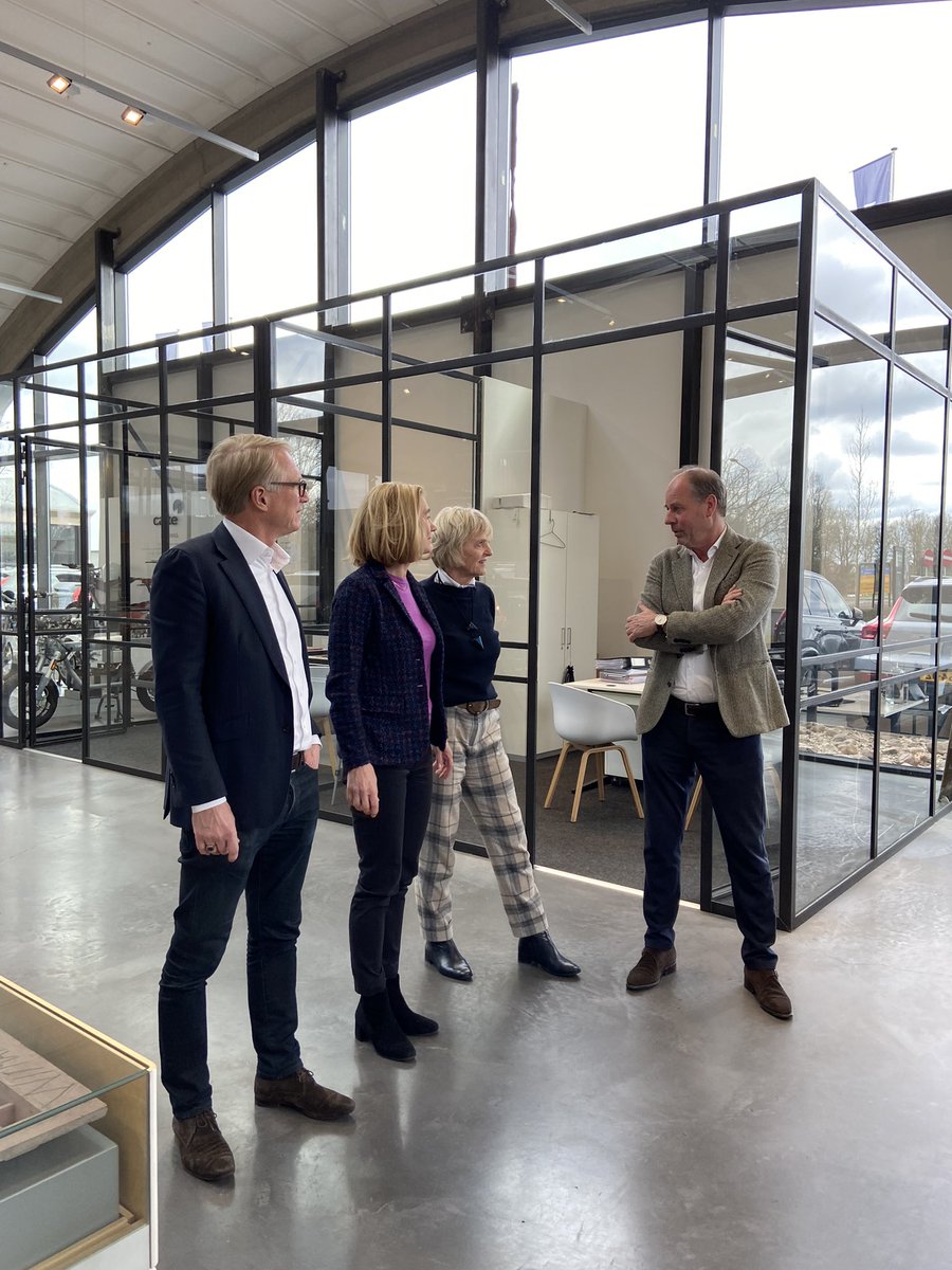 Werkbezoek in #Naarden over de verduurzaming van industrieel erfgoed voor een tweede leven. 

Kandidaat <a href="/vvdnh/">VVD Noord-Holland</a> nr. 4 
<a href="/joostvangilse/">Joost van Gilse</a> en <a href="/MinisterEZK/">Minister EZ</a> kregen paar suggesties mee van o.a. <a href="/WattnuEnergie/">Energiecoöperatie Gooise Meren Wattnu</a> en bedrijvenvereniging FIN.