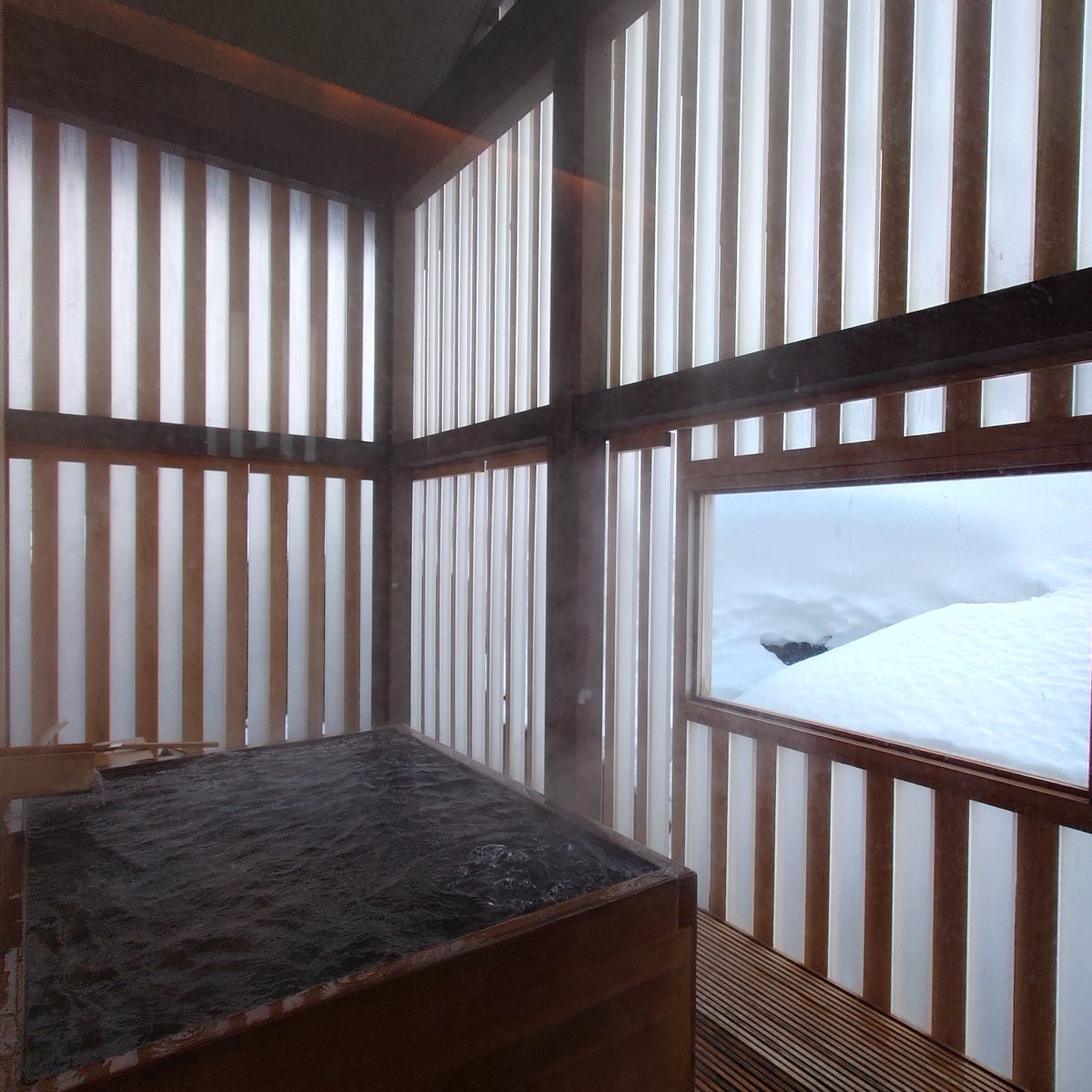 MomokaPhotos's tweet photo. 週末はずっと撮影に行きたかった銀山温泉
雰囲気も良く雪見温泉も最高！！
もう少し雪深い感じが取りたかったのですが、1月2月は全然予約が取れないのよーー
道中は雪山＋雪原だったりしたんですけどね〜
写真はスマホで撮影分で、一眼で撮った写真はコレから反省会しますw https://t.co/q80CpEgXMt