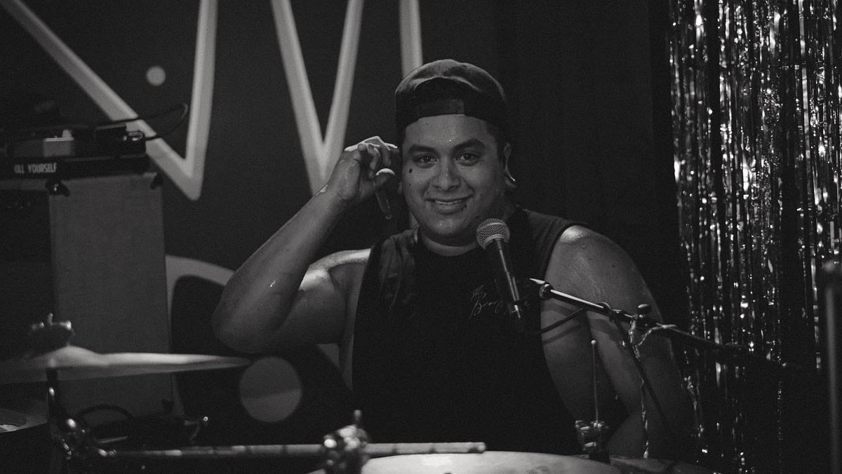 @schoolkidsrecords Thursday 3/9 with <a href="/glimmersband/">glimmers</a> and @palmdreamsband 

📸: <a href="/ayojigglejiggle/">𝘛𝘩𝘪𝘤𝘤𝘚𝘰𝘺𝘚𝘢𝘶𝘤𝘦</a>