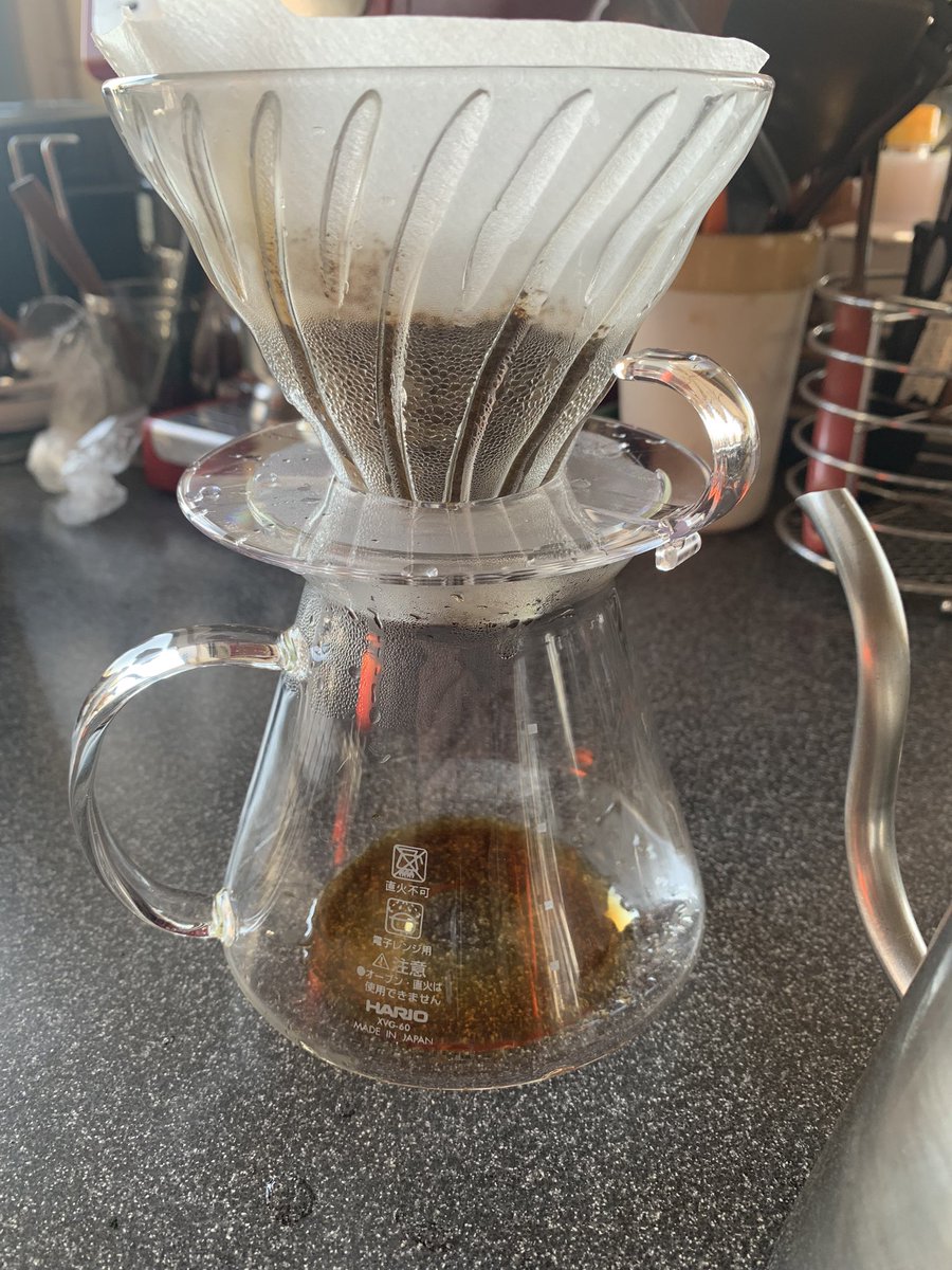 DishAppIzumi's tweet photo. 火曜日、おはようございます。
今日からハリスのコーヒーメーカーを導入します。
長らくカリタ式ユーザーだったので、この独特の渦巻き構造に惹かれます。心無しかといつものコーヒーに酸味が増しているような。
#DishApp
#ハリス式
#カリタ式
#コーヒーを淹れるのが好き https://t.co/eDjZj7lIIU