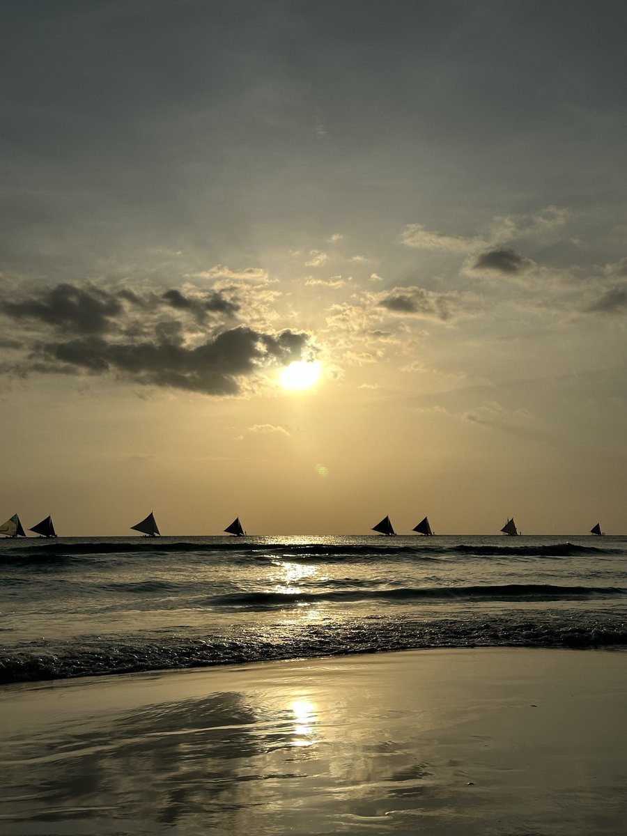 mstomarong's tweet photo. Every sunset is an opportunity to reset 💜 https://t.co/ssXOgqfd2h