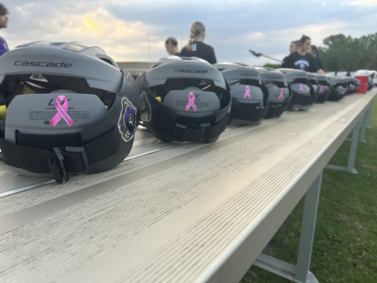WSBearAthletics's tweet image. 🥍 GIRLS LACROSSE 🥍 
#SUTTONSTRONG
Shout out to Coach Lucas and her players for touching tribute to WSHS Assistant Principal Sutton 💜 

30 min until @laxwshs 
game time vs @ApopkaHS 
GO BEARS!!!
#DefendTheDen 
Click below for updates:
