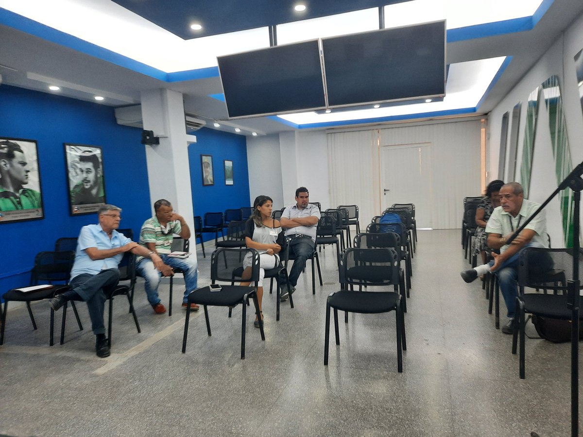 OGAmbienteCuba's tweet photo. Se reúnen especialistas y directivos del @citmacuba, @AMA_CUBA e @InsmetC para analizar y definir acciones en el Plan para el enfrentamiento a la sequía que incide en el país. La participación de todos @ cuenta para atenuar los impactos de este fenómeno en #Cuba #MejorEsPosible https://t.co/GK2Fqiu4s9