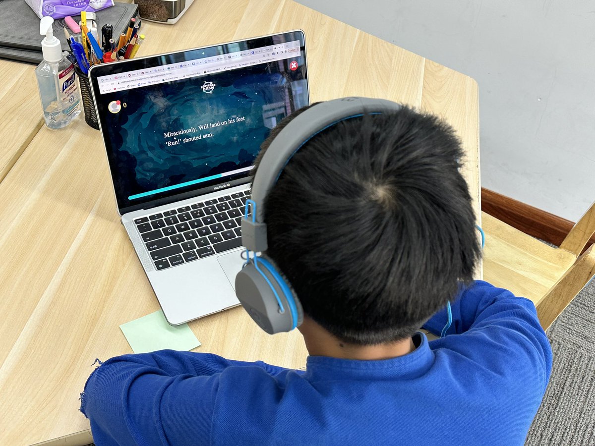 jade_choung's tweet image. I got some students set up  on #nightzookeeper. I am running between these 3 to help support and explain words through actions and such, but they’re having fun! They refuse to change the settings to grades belo. We will do this from time to time.