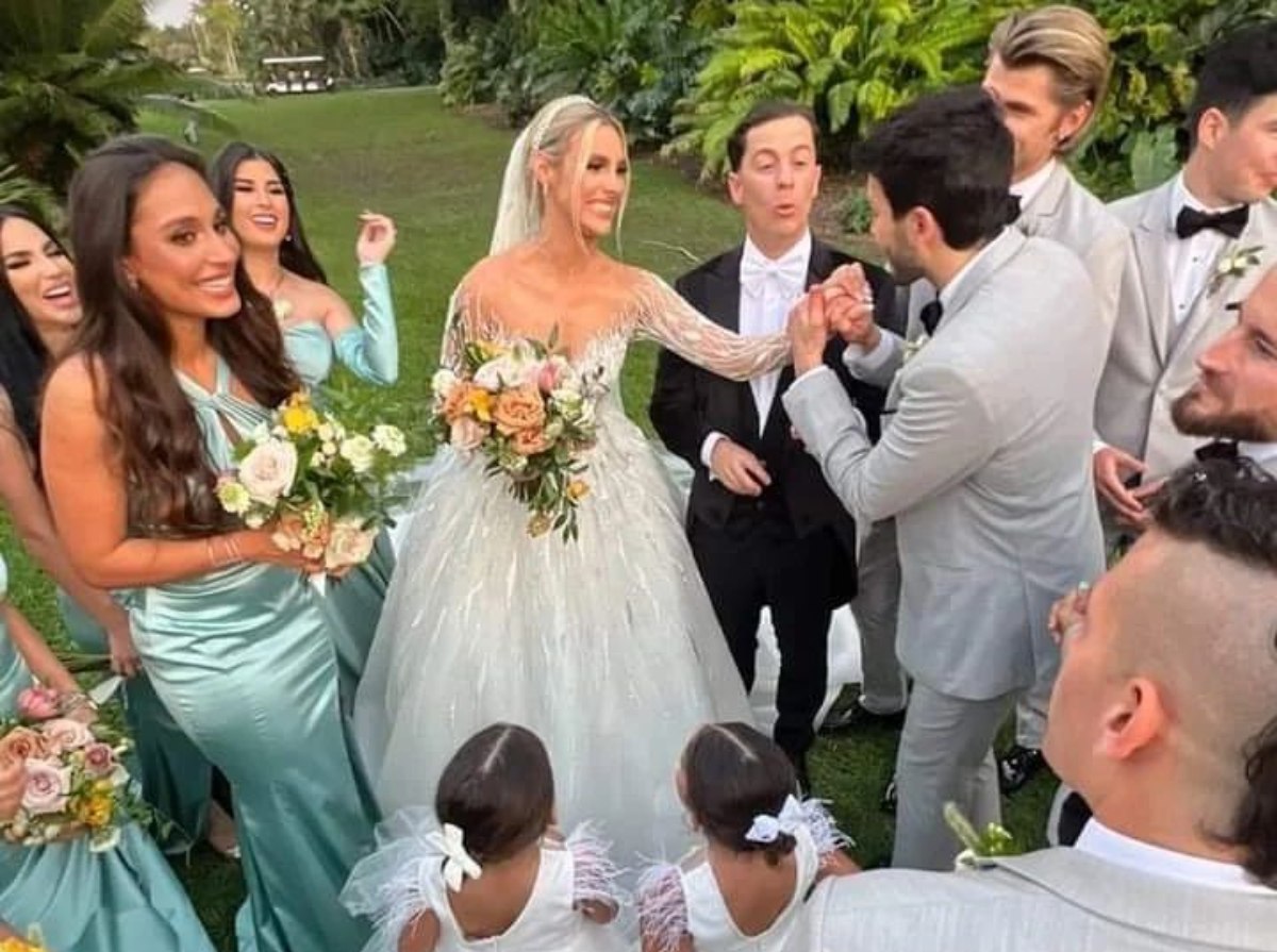 #SomosLosDeChávez

 Así fue la estelar boda de Lele Pons y Guaynaa
Paris Hilton, Anitta, Mau y Ricky y Camila Cabello estuvieron entre sus 300 invitados

<a href="/BrigiTuitera/">TuiteraBiG</a> <a href="/Yanir3P/">Yanir3 Pim3nt3l</a> <a href="/yady115/">yady1</a> <a href="/VicmarVikivjam/">VICMAR</a> <a href="/18defebrerode14/">18 de febrero de 1997</a> <a href="/pirela002/">pirela02 ☀️</a> <a href="/MkPatriota/">Mildre Patriota</a> <a href="/Idalia50M/">Idalia50M</a> <a href="/BellaYurimar1/">✧YoeBonita1🌼</a> <a href="/HPodemita/">Heidi Podemita</a>