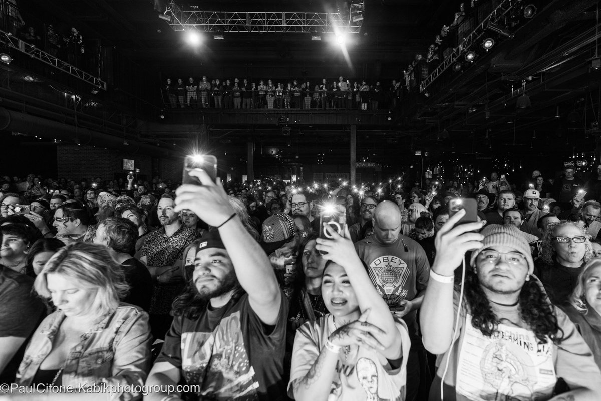 Fun with the @theflaminglips saturday at @BBowlVegas 🔥🔥 3/4/2023