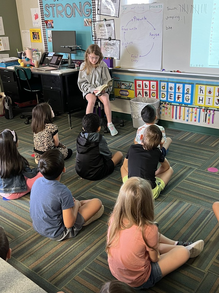 We love when past students come back to read! What a great example this one sets for the younger Wildcats! 🐾🐾 <a href="/WSESWildcats/">WSES Elem School</a>