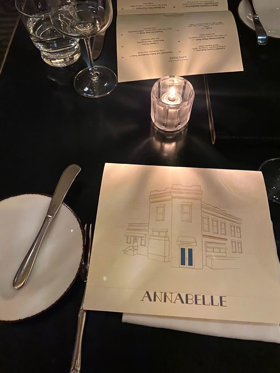 kkoo711's tweet photo. Dinner with friends is a special pleasure, the restaurant is also very beautiful😍😍 https://t.co/jTi9aZpzWA