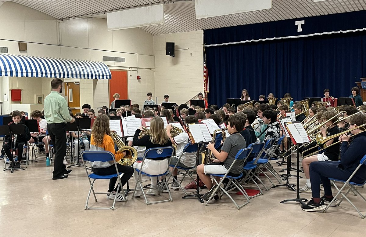 angidonen's tweet photo. Had a great time visiting the 5th graders at Thrasher and Nolan! Students were excited to learn more about middle school at SMMHS! #SMMHSsoars https://t.co/HEuYhqp4cq