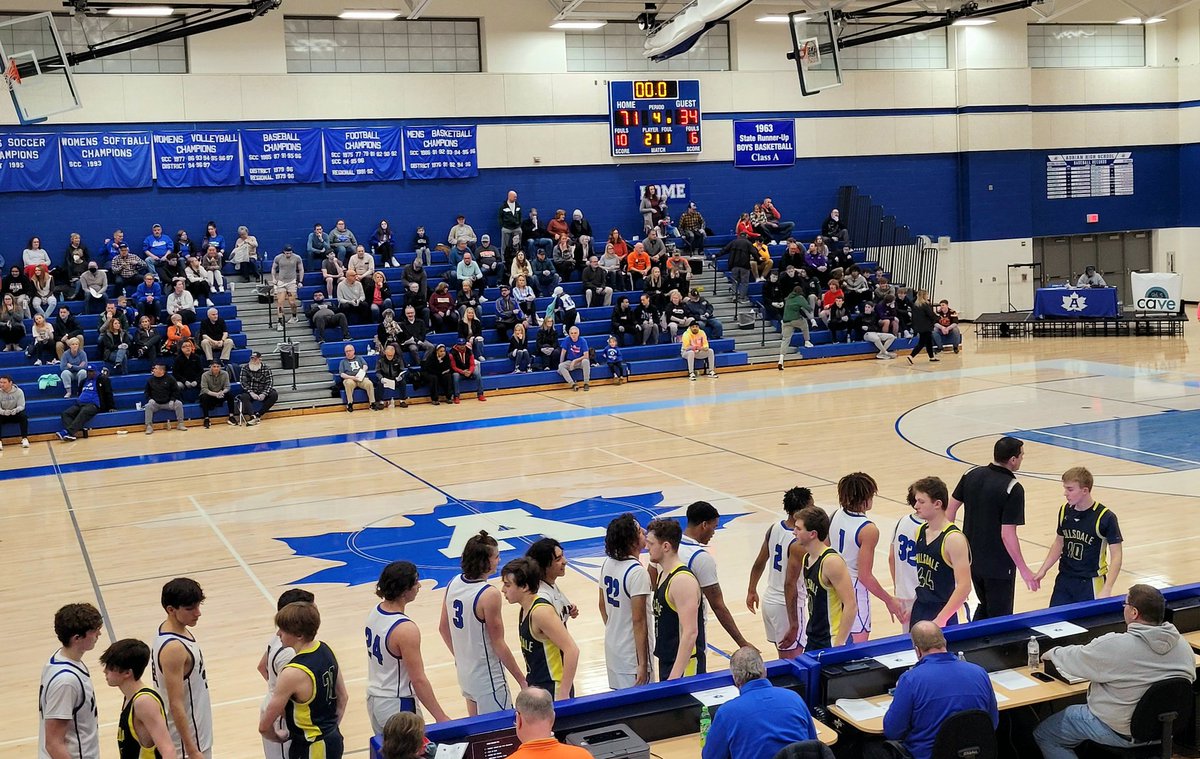 Robs_Life_2's tweet photo. Final: @MaplesBoysbball 71-34 over @HillsdaleSchool #BVBB @MHSAA @lenaweesports @maples_adrian @TheDZoneBBall @wlen1039 @MLiveSports #AHS top scorers: @amarion_ficklen 21pts @STEVIEMVP23 17pts #DeKeyser 12 pts. Maples play @OnstedHoops Wednesday https://t.co/mkMO1ite2r