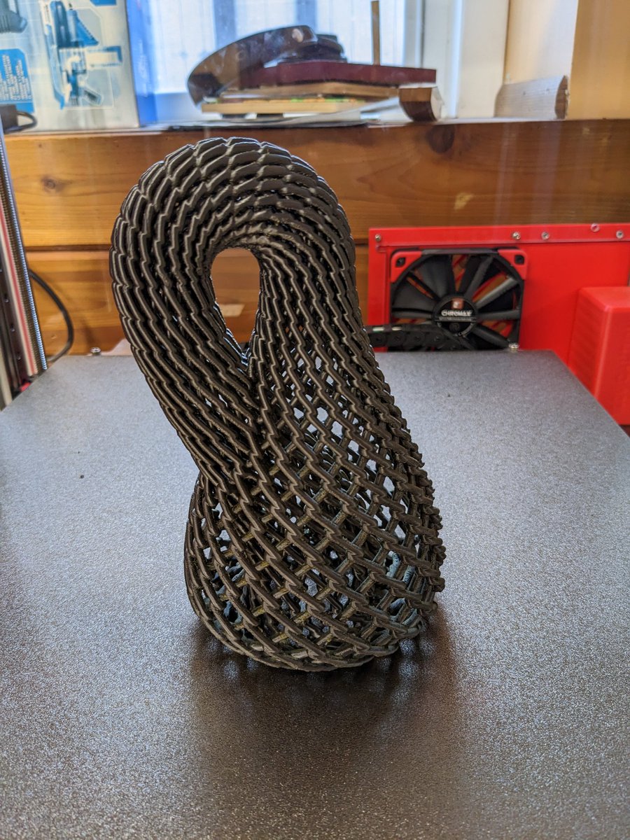 Just finished printing the Chain Link Klein Bottle by <a href="/davemakesstuff_/">DaveMakesStuff</a> . I'll admit, this one is challenging. Even with two 120mm chamber part cooling fans and dropping hotend temp to 185C the undersides of the links on overhangs could be improved. 

thangs.com/designer/DaveM…