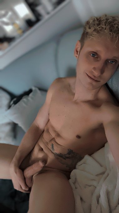 Wanna relax with me? 😌 https://t.co/kaeXjfnTWI