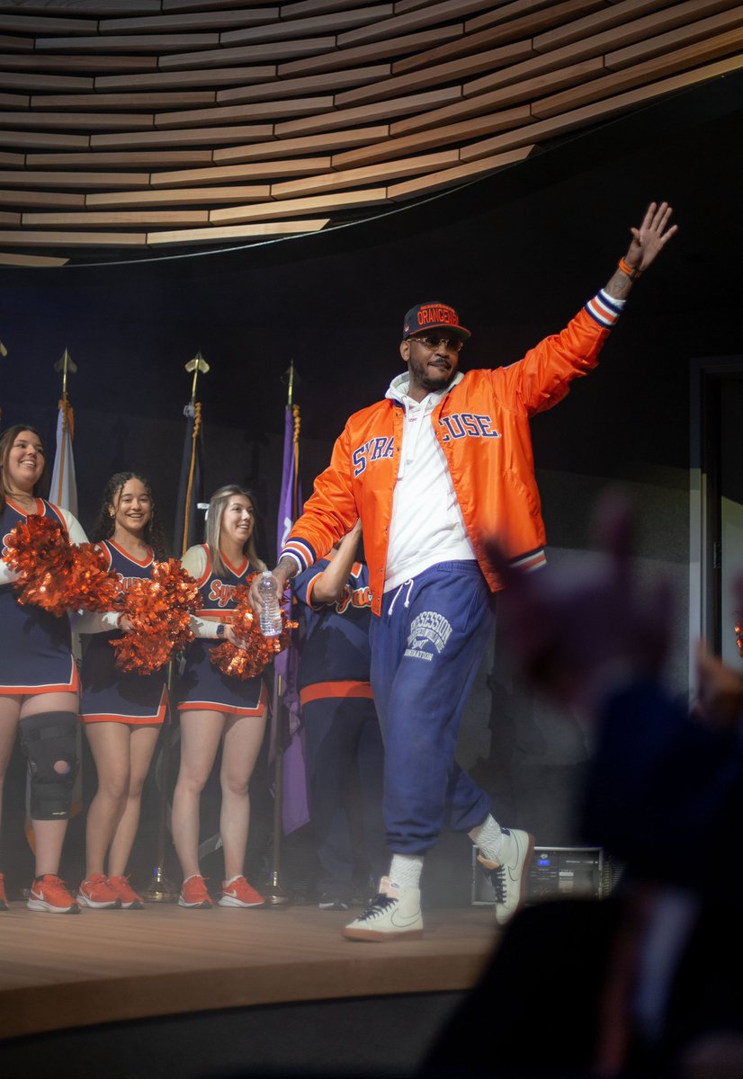 carmeloanthony's tweet photo. CHAMPIONS x FAMILY🍊 🏆 #cusefamily #STAYME7O https://t.co/PBOWdxnEt0