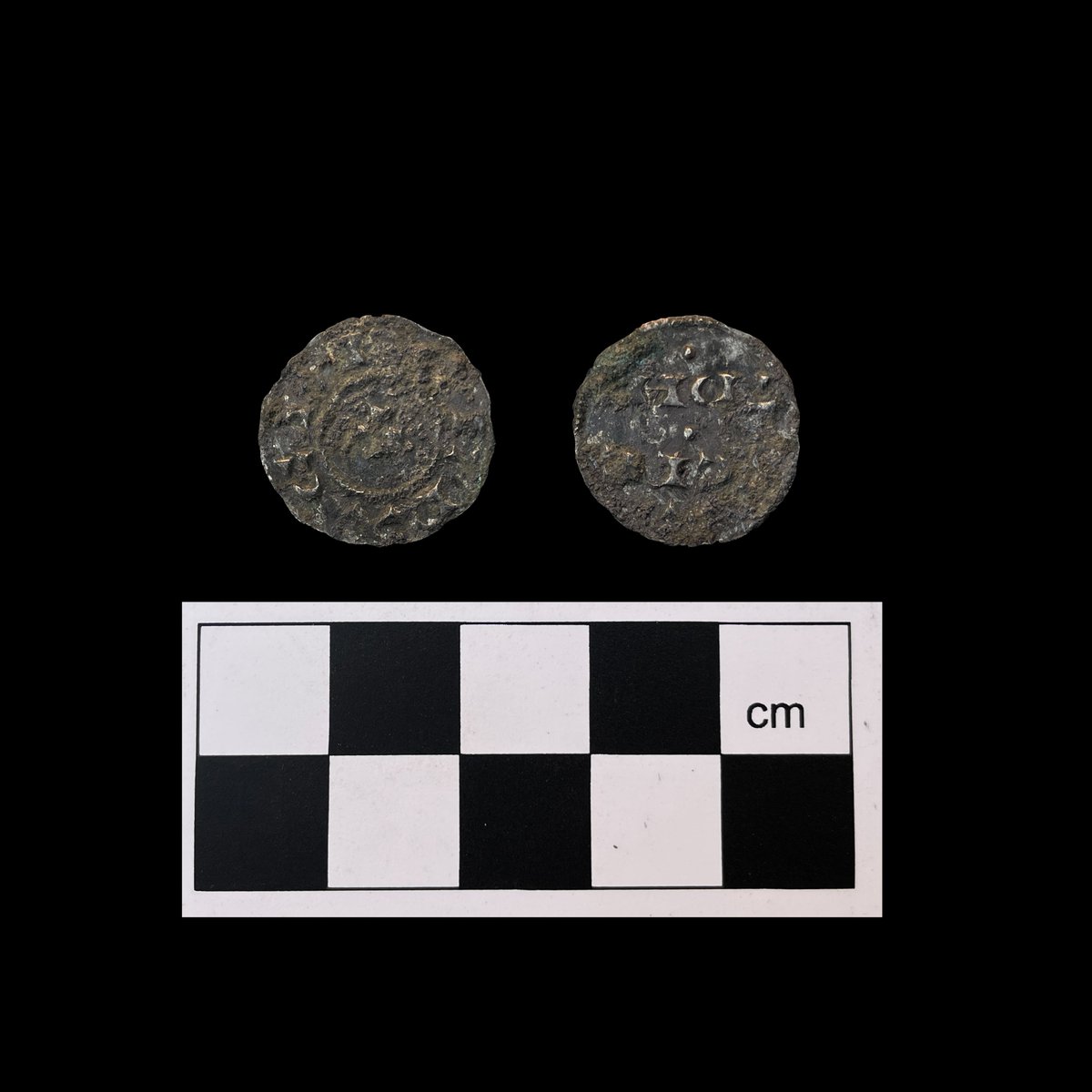 #FindsFriday this week is a silver Anglo-Saxon penny (c.AD 880-973) from @LeicsCathedral. The first to be found in Leicester in nearly 20 years.
#AngloSaxon #Leicester #archaeology #LeicesterCathedralRevealed #HeritageFund @uniofleicester