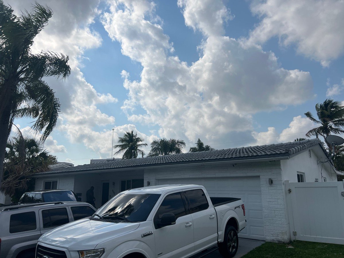 bluedragonspect's tweet photo. A couple of our inspections. Thank you for choosing us to conduct your 4-point &amp; wind mitigation inspection! #bluedragonhomeinspections #homeinspector #miamirealestates #browardrealestate https://t.co/keXbWrG9l5