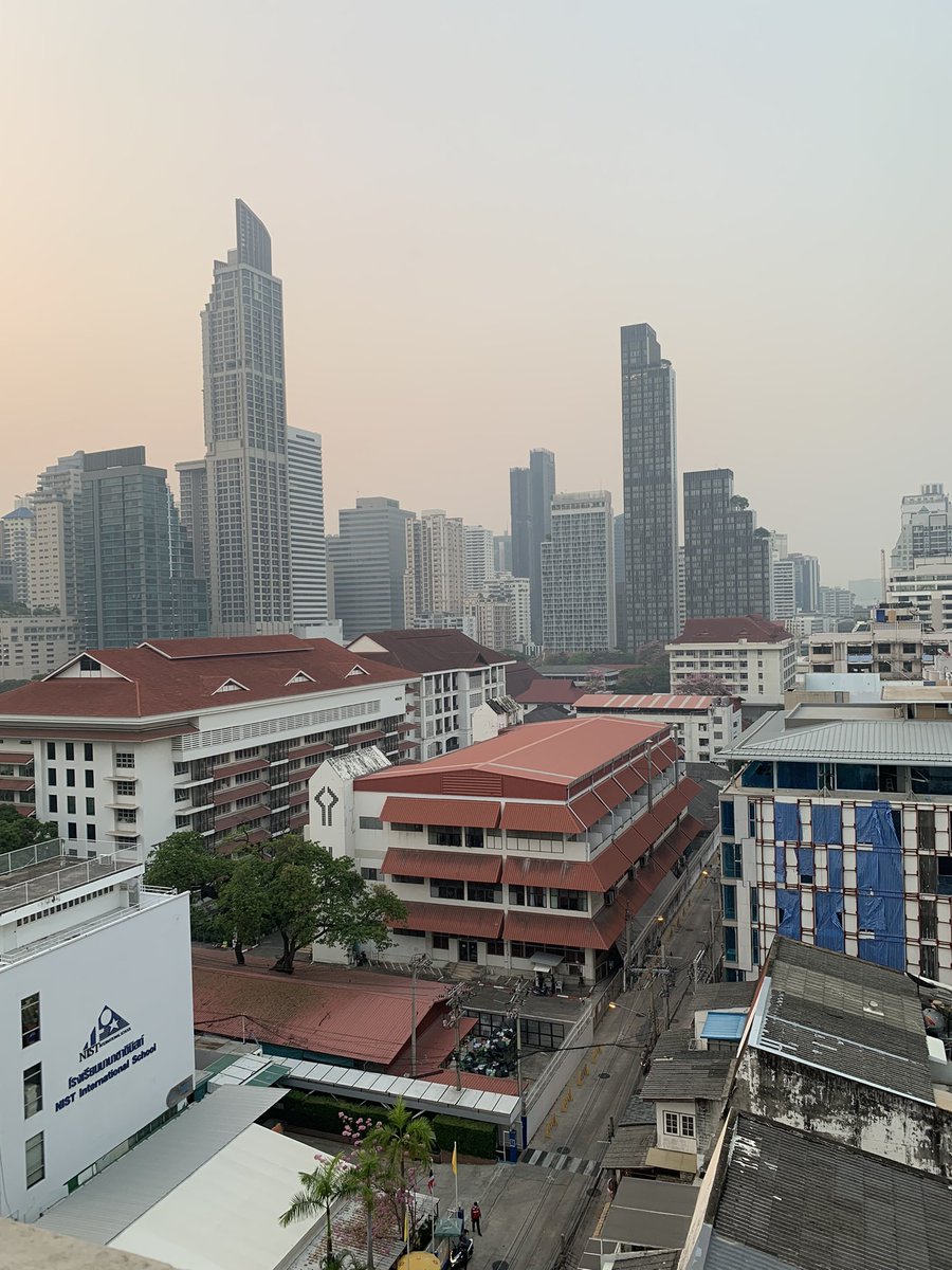 RnSirapob's tweet photo. Who need a fog machine when you've Bangkok pollution 😷 #Bangkok #pollution https://t.co/ViR4TQJNlJ