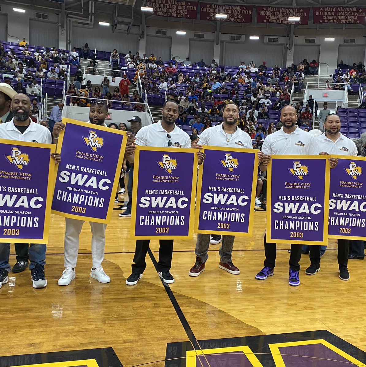 derek_coachflo's tweet image. What an unforgettable experience back on “The Hill” this weekend. Our basketball team was honored on the 20th anniversary of finishing the 02-03 season as SWAC Conference Champions, the first time in over 40 plus years. Truly grateful to share this experience with my family.#PVU