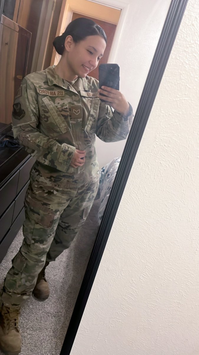 GraShellz's tweet image. 🥹me siento bien cute hoy🥰