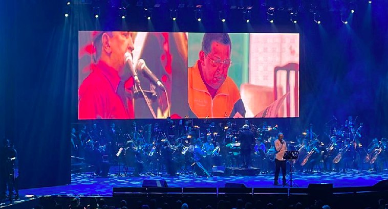 #SomosLosDeChávez

 Con cantos y poesía homenajearon a Chávez en el Teresa Carreño
Cantores y poetas rindieron un homenaje musical al Comandante Chávez.

<a href="/MaraCri08242244/">Lucero de la mañana</a> <a href="/PalmarTereza/">tereza palmar</a> <a href="/OficinaAto/">Mundo De Paz</a> <a href="/pirela002/">pirela02 ☀️</a> <a href="/Fabiola0200/">🌿🌷Fabiola03🌿🌷</a> <a href="/VicmarVikivjam/">VICMAR</a> <a href="/luibustilloso/">luis Bustillos</a> <a href="/Mariang1Agube/">❤️Mariangel Agube❤️</a> <a href="/Giro5O/">Giraldo Martín Lazo</a>