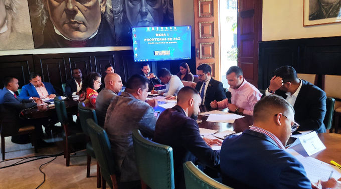 #CeseALasSanciones || Parlamentarios por la Paz rechazan medidas coercitivas contra #Venezuela.

#08Mar

Leer más: bit.ly/3jSn0El