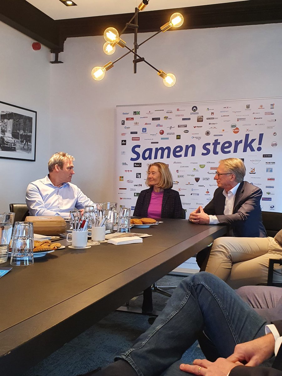 Eerst werd ondernemersvereniging FIN in Naarden bezocht in de prachtig gerestaureerde en verduurzaamde Tinfabriek.

Vervolgens werd een bezoek gebracht aan Ondernemersvereniging Hilversum Zuid West (OVHZW) en aan de Universal Music Group.

2/