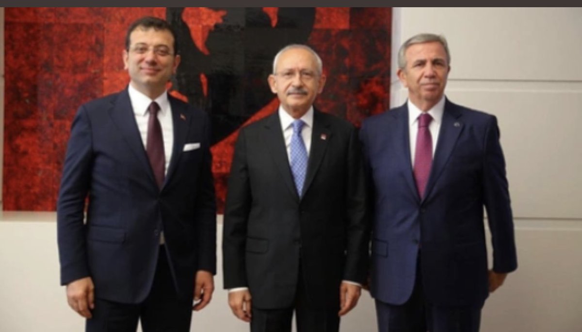 SelimSander (@selimsander) on Twitter photo Şu fotoğraf her şeyi anlatmıyor mu? Yanınıza bir değil iki destek almadan lider bile olamıyorsunuz.. mecburen seçileceksiniz ama hak etmediğinizi siz de biliyorsunuz! <a href="/kilicdarogluk/">Kemal Kılıçdaroğlu</a> <a href="/ekrem_imamoglu/">Ekrem İmamoğlu</a> <a href="/mansuryavas06/">Mansur Yavaş</a> Şu fotoğraf her şeyi anlatmıyor mu? Yanınıza bir değil iki destek almadan lider bile olamıyorsunuz.. mecburen seçileceksiniz ama hak etmediğinizi siz de biliyorsunuz! <a href="/kilicdarogluk/">Kemal Kılıçdaroğlu</a> <a href="/ekrem_imamoglu/">Ekrem İmamoğlu</a> <a href="/mansuryavas06/">Mansur Yavaş</a>
