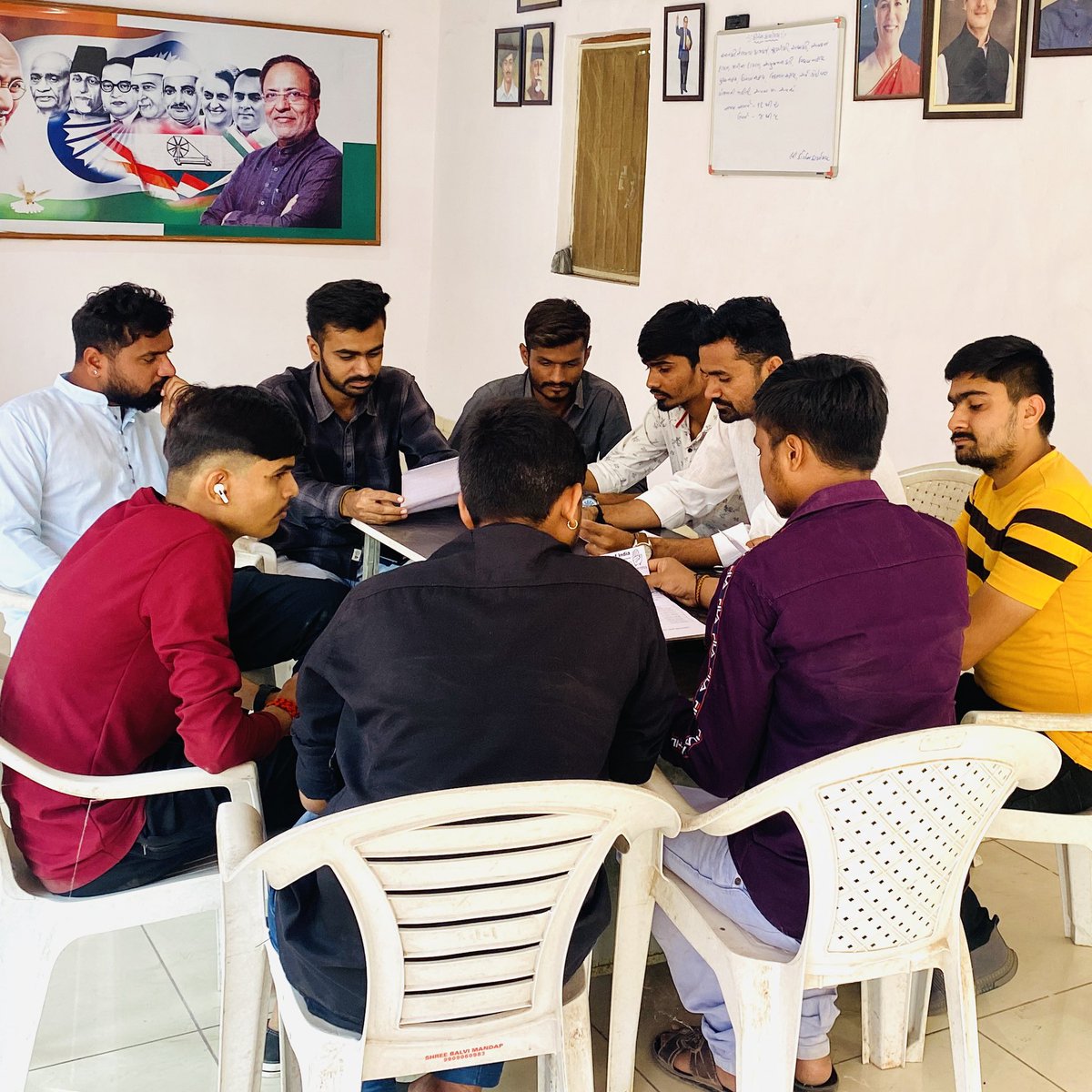 kishan_rathod09's tweet image. ધોરણ-૧૦ અને ધોરણ- ૧૨ બોર્ડની પરીક્ષાને લઇ પોરબંદર જિલ્લા NSUI દ્વારા હેલ્પલાઈન શરૂ, પરીક્ષા દરમિયાન પરીક્ષાર્થીને કોઈ પણ સમસ્યા કે પ્રશ્ન ઉદ્ભવે તો NSUI નો સંપર્ક કરી શકશે.

#PorbandarNSUI #HelpLineNumber #BoardExams2023 @GujaratNSUI @arjunmodhwadia